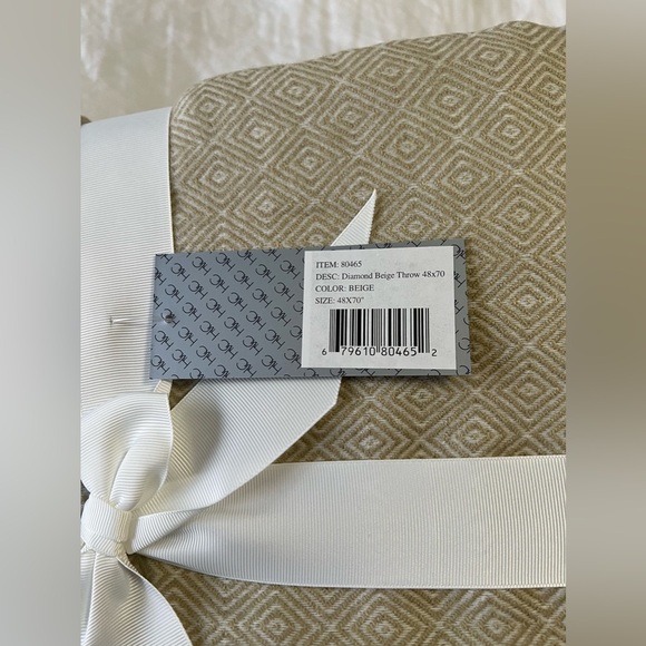 Hallmart Collectibles Grandeur Diamond Decorative Knit Fringed Throw | Beige NWT - Picture 4 of 5